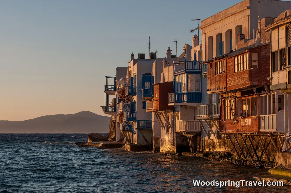Titelbild für Mykonos Moons and Italian Sunrises an Bord der Scarlet Lady