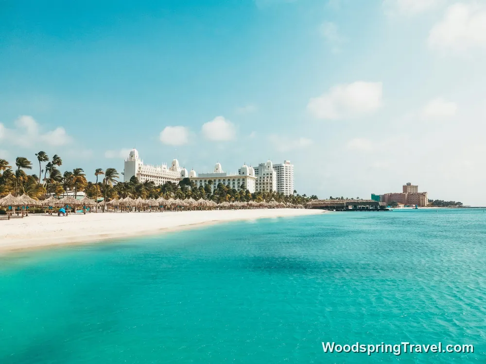 Imagen destacada de Caribe sur Halloween Crucero a bordo del Valiant Lady